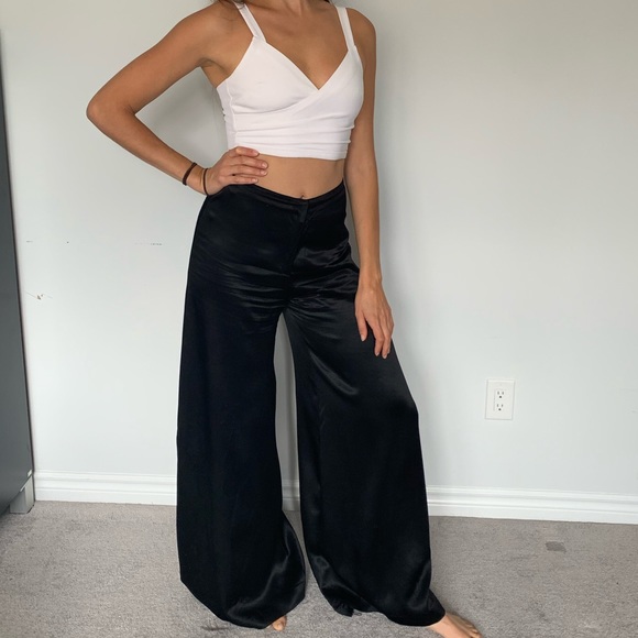 Aritzia white crop top (Talula) - Picture 4 of 8